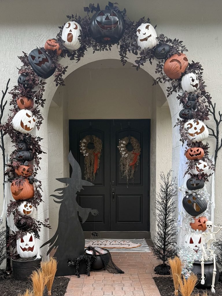 30 Charming Halloween Porch Decor Ideas to Try